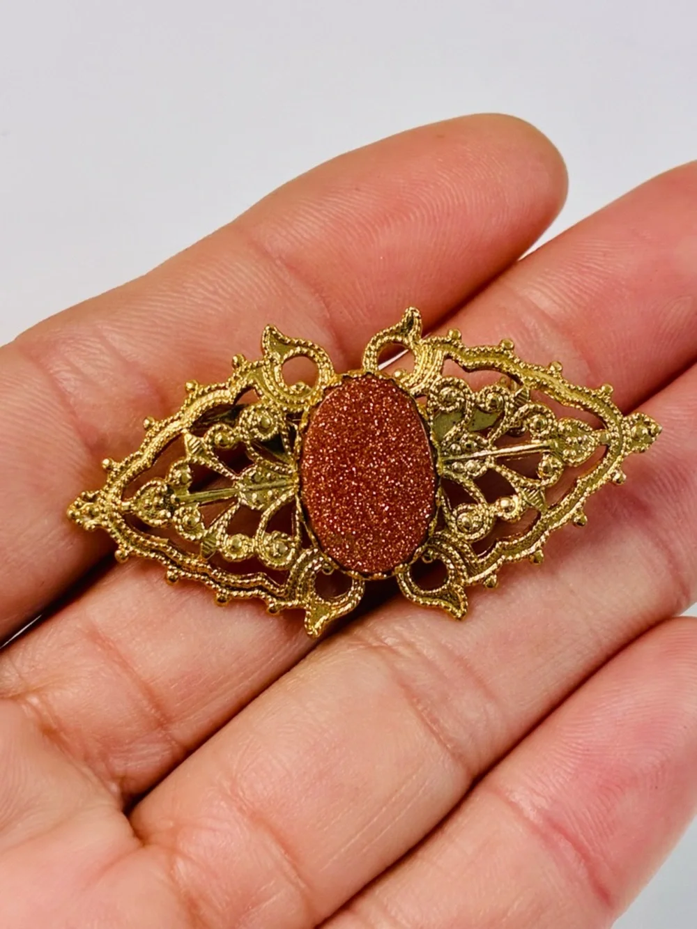 VTG Gold Stone Butterfly Filigree Brooch Ornate Sparkling Everyday Elegant EUC